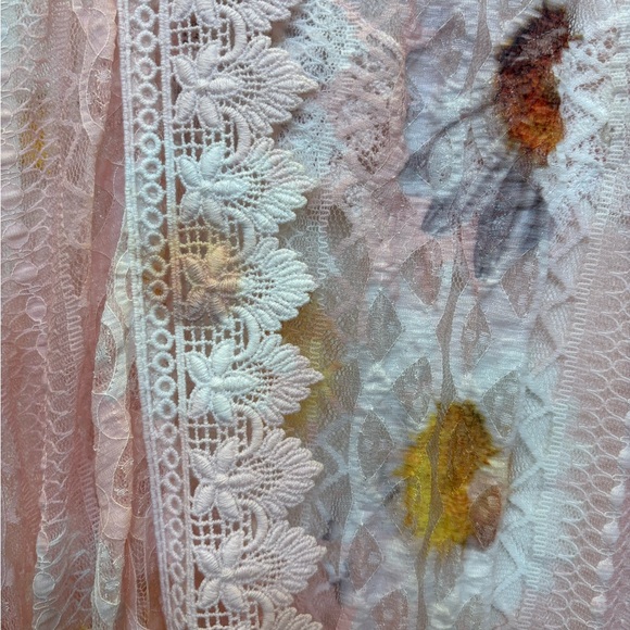 Floral Lace Trim Sleeveless Top - Picture 2 of 4